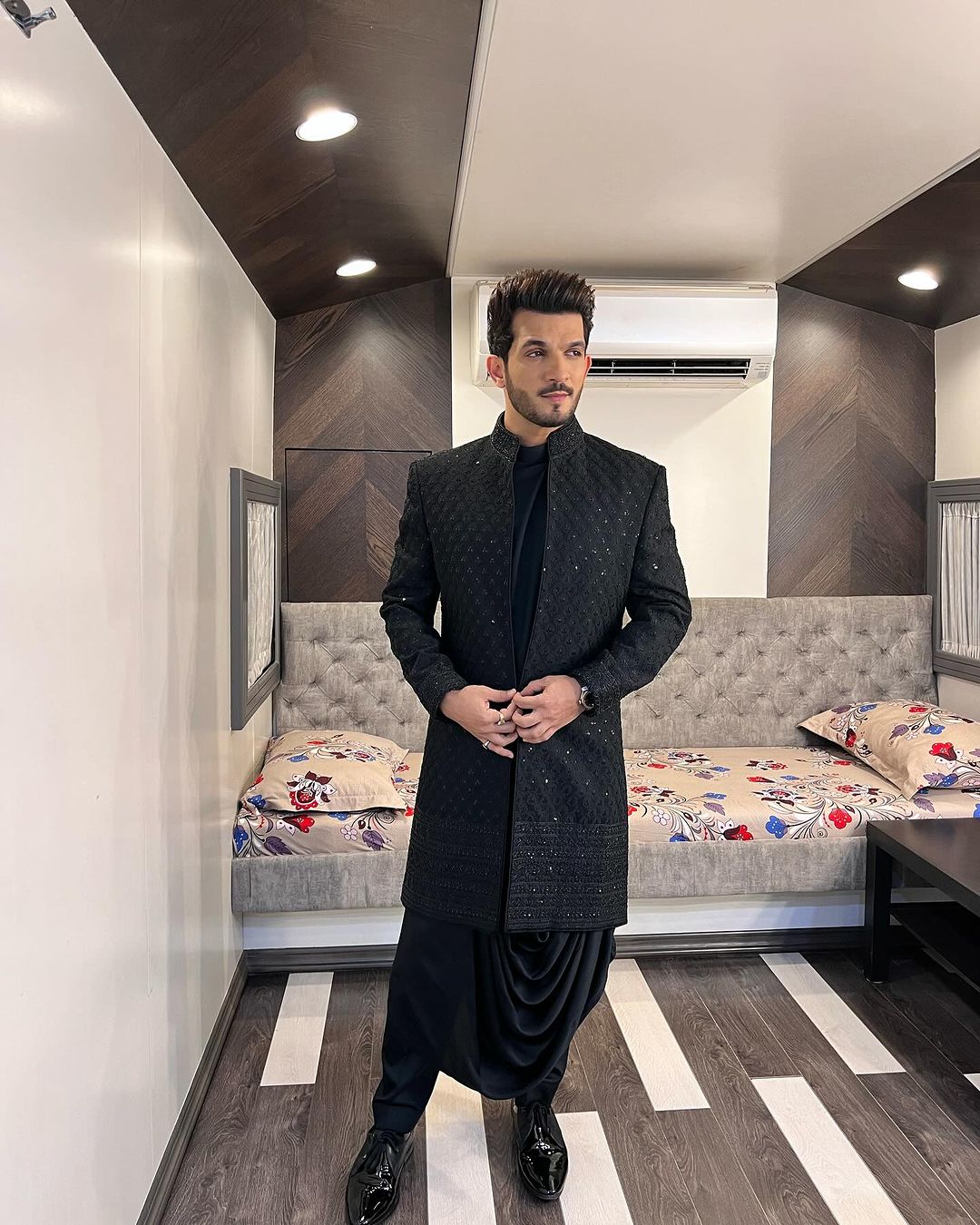 Our Most Handsome Actor, Arjun Bijlani Undergo An Appendix Operation. See How His Health Condition!