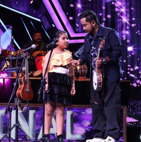 Superstar Singer Season 3! Contestant Harmeher Kaur Stuns The Audiences And Captain Pawandeep Rajan With Her Amazing Guitar Skills!