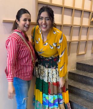 How Do You Miss Fun When Two Friends Reunite After Ages? This Is What Our Divyanka Tripathi Dahiya Proved For Fans!