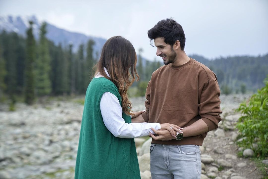 Telly World’s Handsome Actor Paras Kalnawat’s Latest Post With Mystery Girl Make Fans Curious. Here&#39;s A Look At What That Might Be!