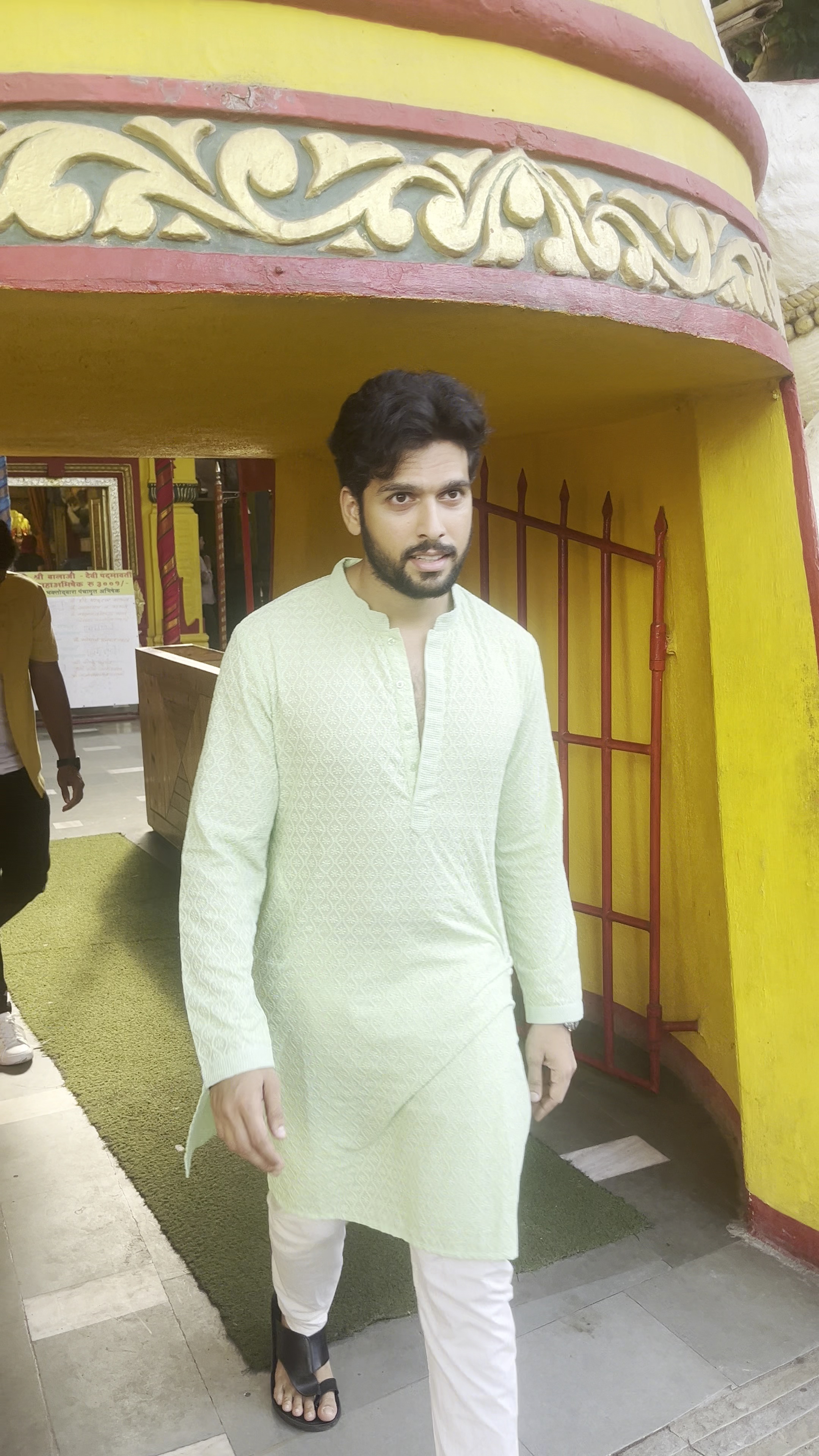 Romured Bigg Boss OTT 3 contestant Sai Ketan Rao visits Temple, looks absolutely handsome in traditional kurta