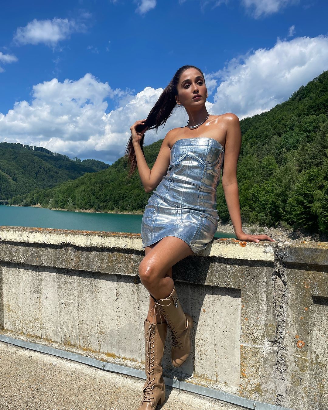 Exclusive Pics Of KKK 14 contestant went viral; the actress shined in the off-shoulder bodycon dress with matching boots