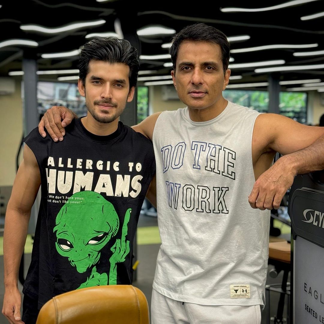 Kundali Bhagya Actor Paras Kalnawat Bumped Into A Bollywood Actor In His Gym. Let’s Check Who It Is!