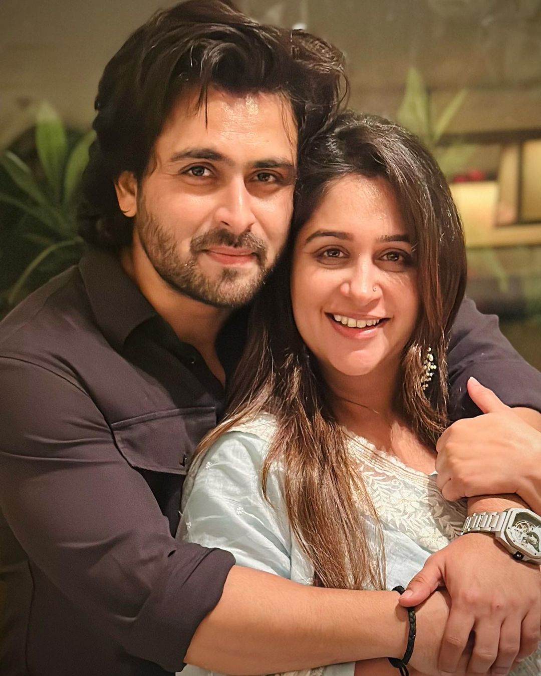 Our Super Hero Shoaib Ibrahim Conveys His Hearty Wishes To His Wife With Gold Earrings! See Here Why She Deserves This Priceless Love From Him!