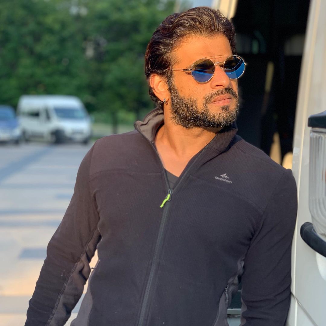 Can We Get Back To Work Please? The famous actor from Yeh Hai Mohabbatein expressed his desire to work; Check them out!