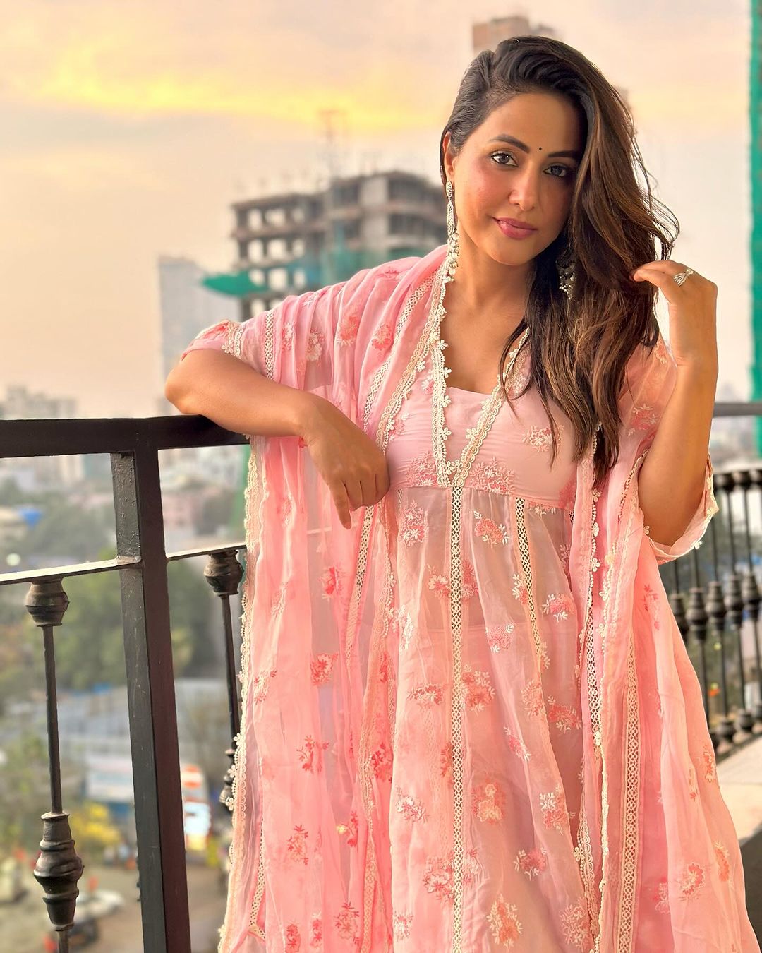 Hina Khan Chopped Her Tresses and penned down a heartfelt Note about her first chemotherapy for stage 3 Breast cancer