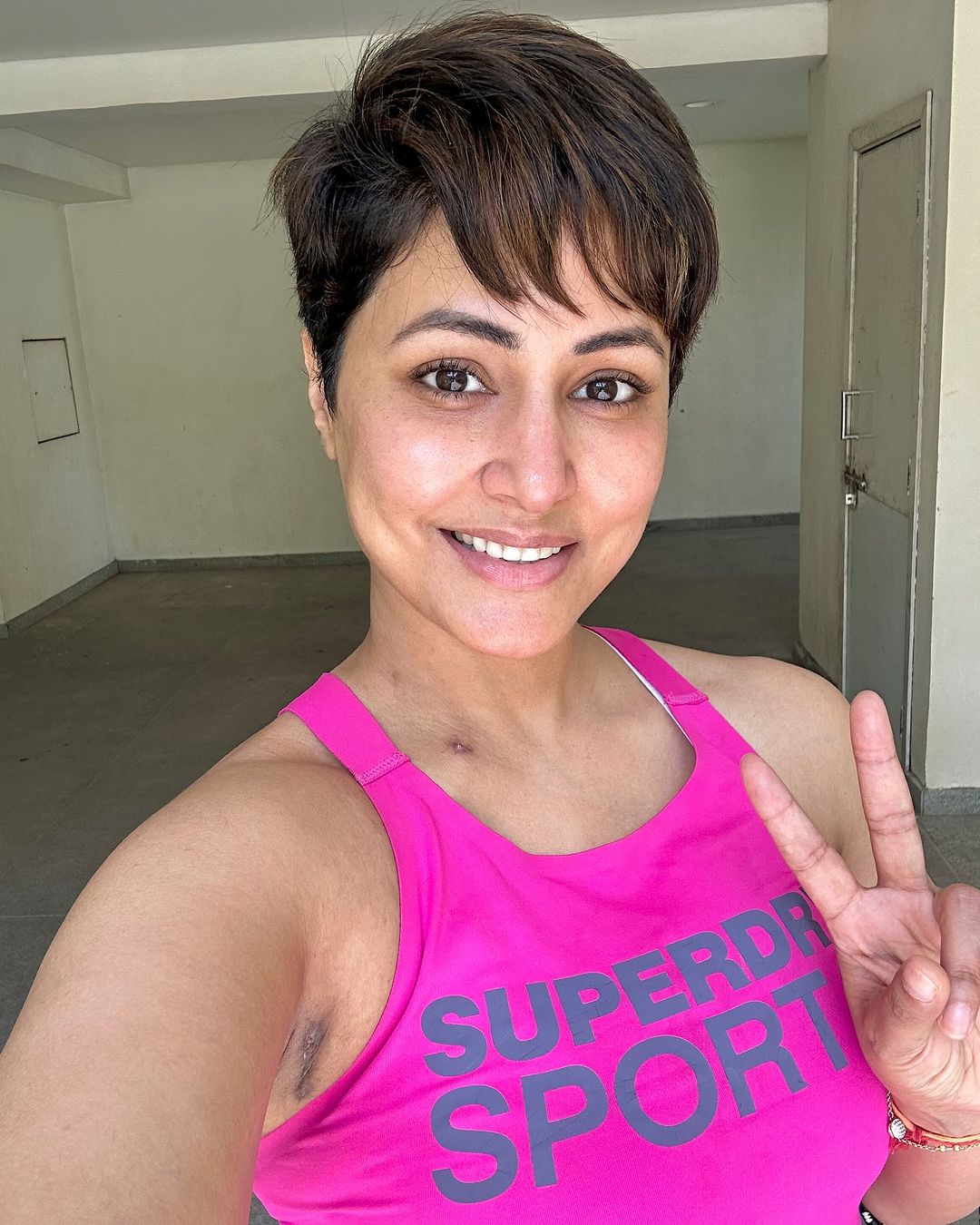 Warrior Hina Khan Flaunts Her Scars In Her New Post. She Received A Heartfelt Message. Check What It Is!