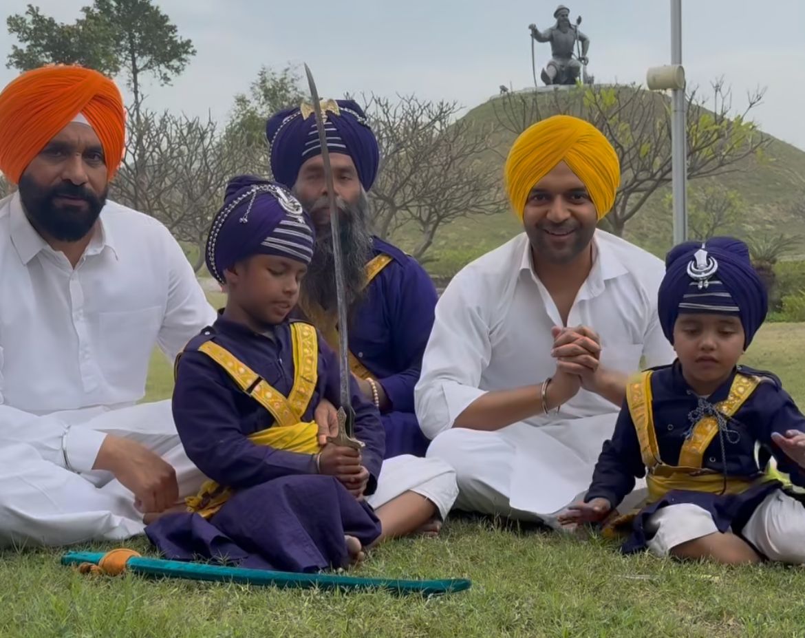 Fwd: Exclusive Update: Nihangs bless the shoot of Zee Studios' 'Shaunki Sardar' featuring Guru Randhawa